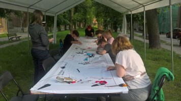 Podczas trzech dni w proces tworzenia haftowanego kolażu włączyło się około 100 osób.