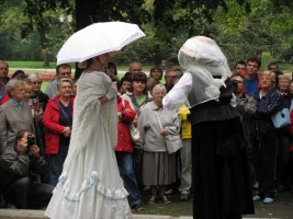 Wielka Historia czy mała historia? Na naszych spacerach pokazujemy dawne życie w Łodzi z różnych stron.